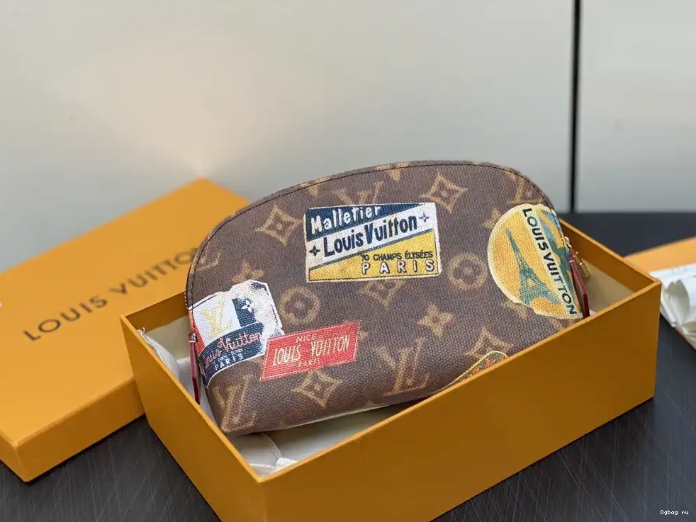 Louis COSMETIC POUCH Vuitton 0628